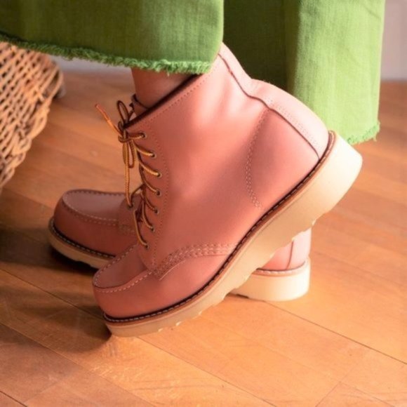Red Wing Heritage Women's Classic Boot in Rose Boundary Leather Made in USA - Picture 5 of 11